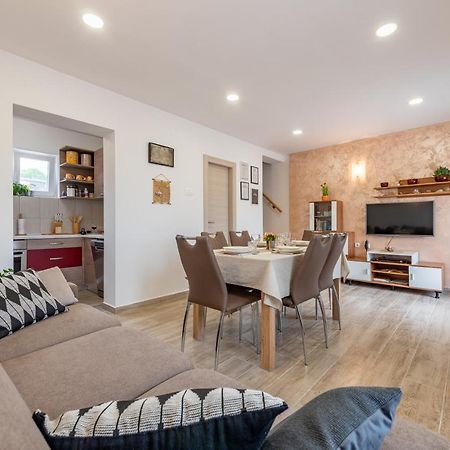 R&B Family Apartments 圣菲利普雅科夫 外观 照片
